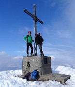58 Sulla croce di vetta del Monte Venturosa (2000 m)